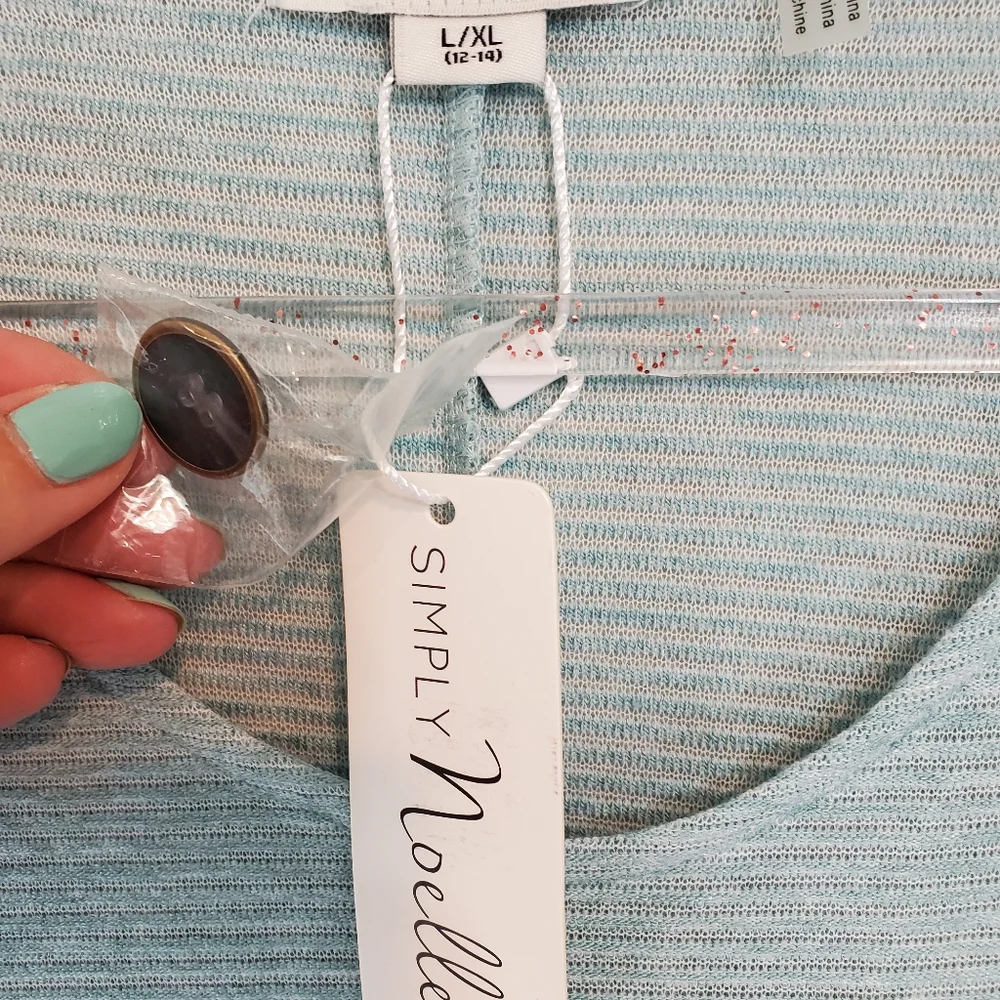Simply Noelle Tunic Top - Picture 2 of 8